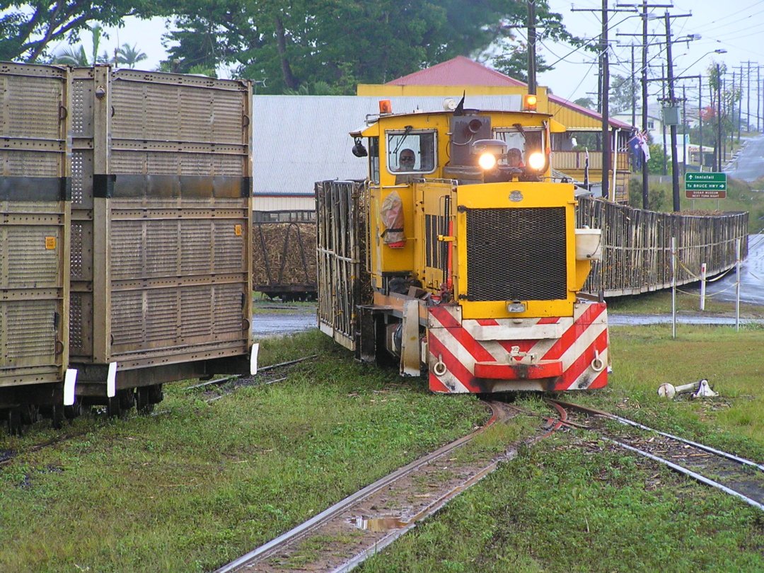 #25 approaching Sth Johnstone Mill from the North side. Sep-07.