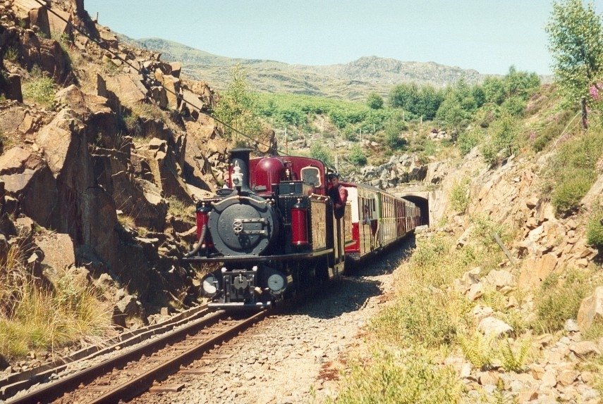 MERDDIN EMRYS at Tunnel South