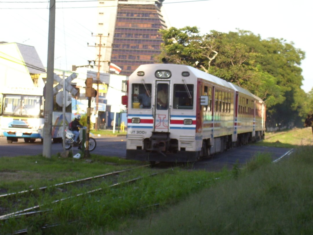 Ex FEVE Apollo set at Heredia station