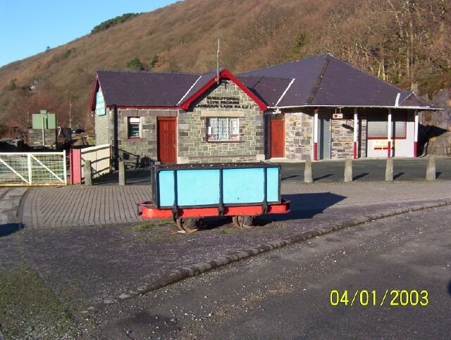 Gilfach Ddu Station