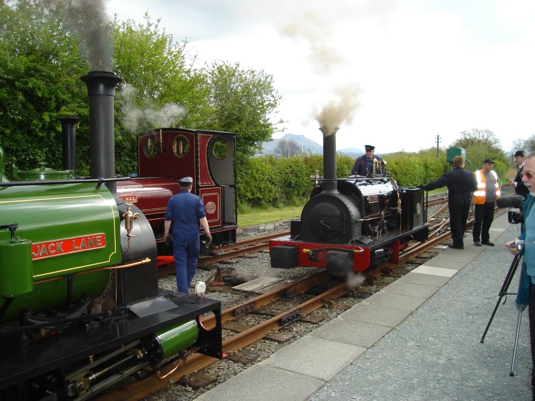 Three Hunslets at Port