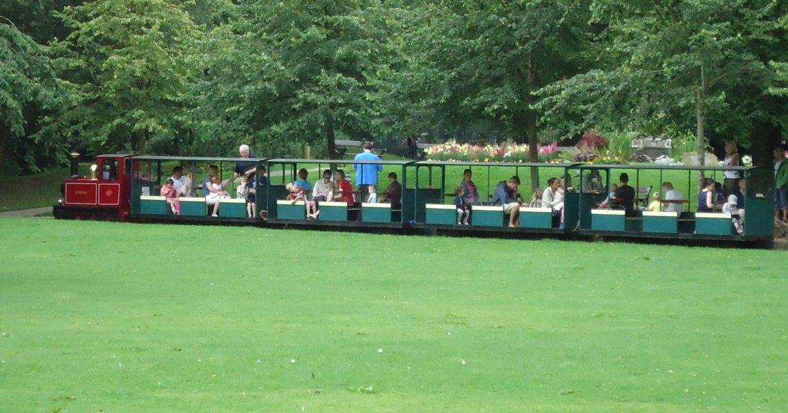 A well loaded train sets out for a couple of circuits onn Sunday, 19th August 2012