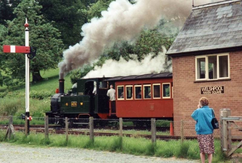 GW 823 leaves Welshpool