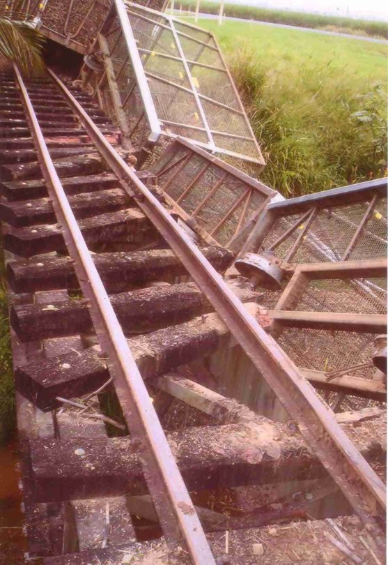 Cane bins derailed just prior to this bridge over a creek at Pawngilly, 2km south of Mirriwinni, which is about 7 km south of Babinda Mill.