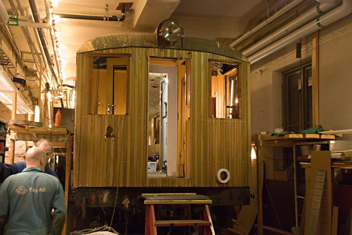 Railcar 33 (1918) under restoration