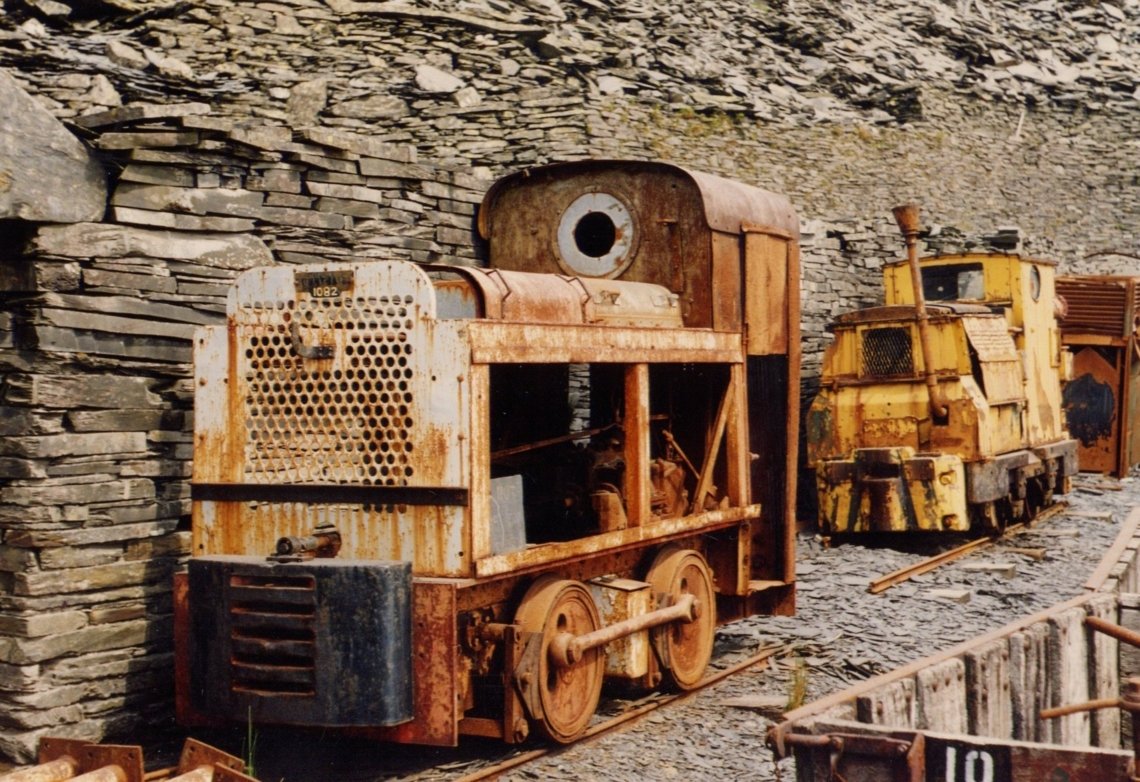 Bord Na Mona loco LM11 and a Ruston.