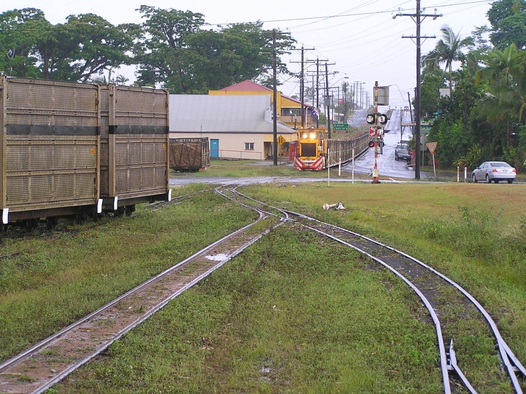 #25 approaching Sth Johnstone Mill from the North side. Sep-07.