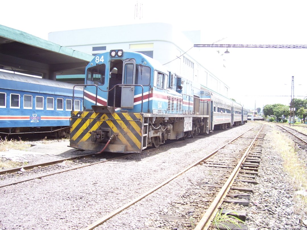 Fecosa 84 on passenger train at Pacific station