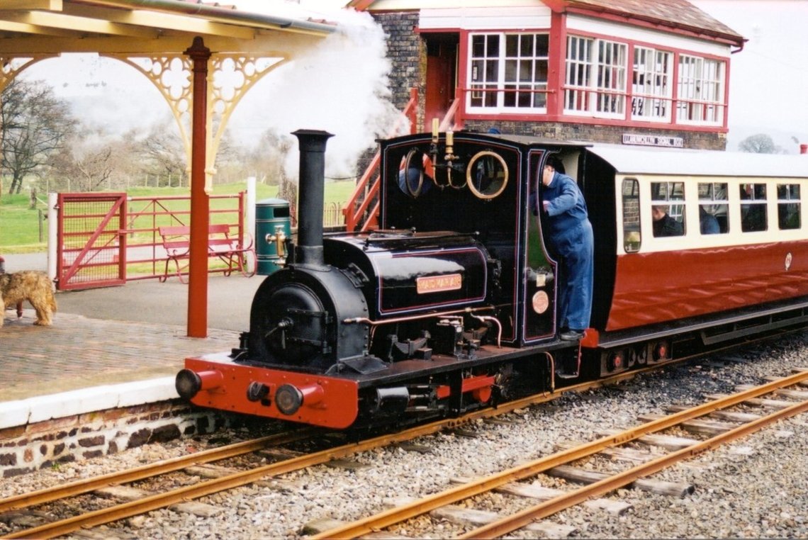 Maid Marian Arriving at Llanuwchllyn