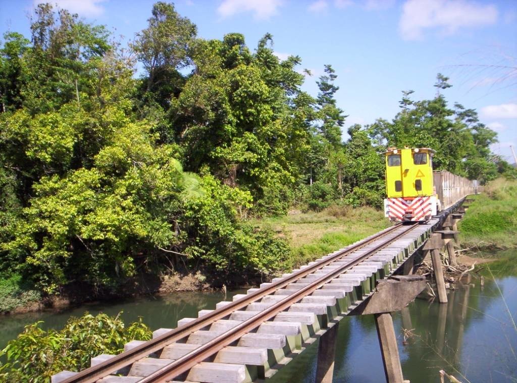 #18 crosses the recently overhauled bridge over Liverpool Creek, Cowley. Oct-07.