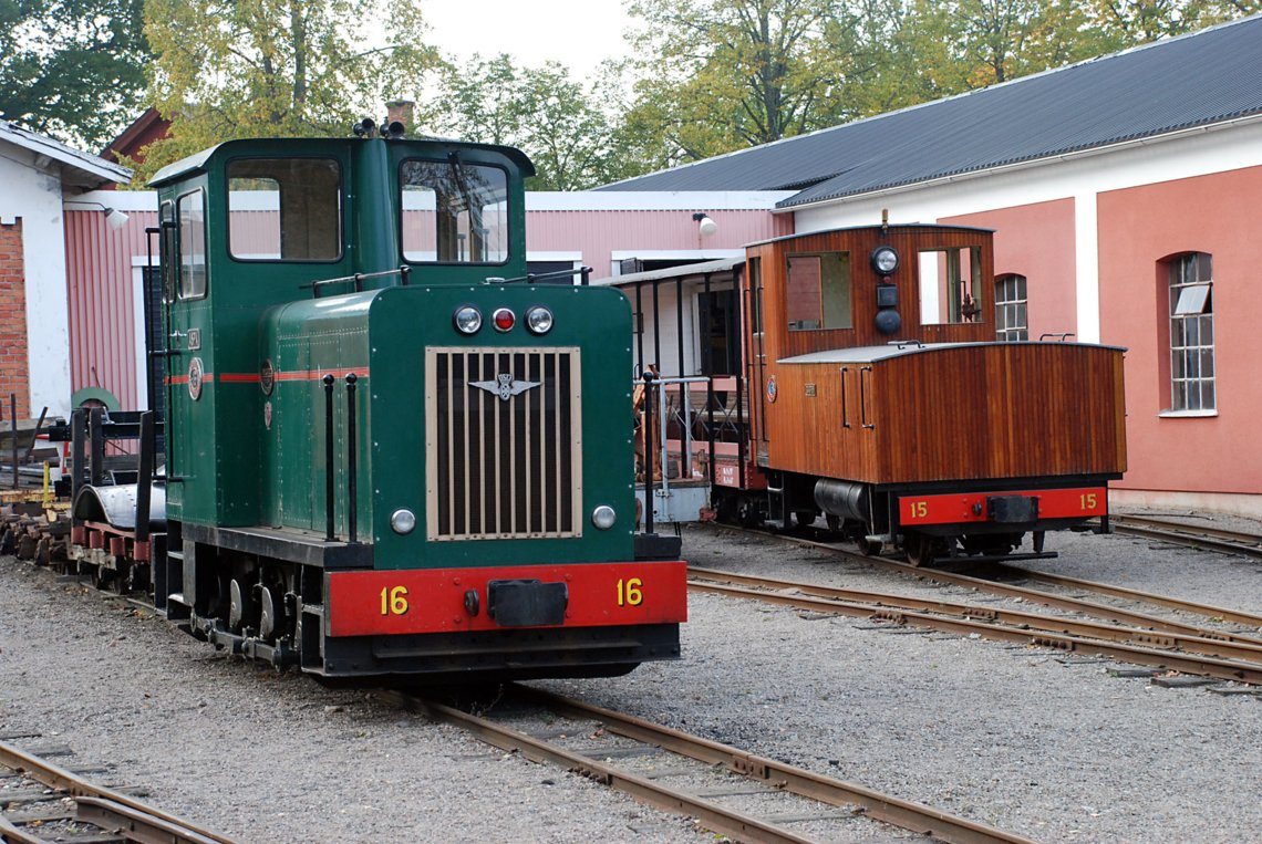 Diesel and Battery electric outside the sheds at Mariefred