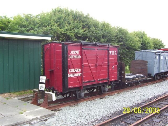 Extension worktrain at  Porthmadog station