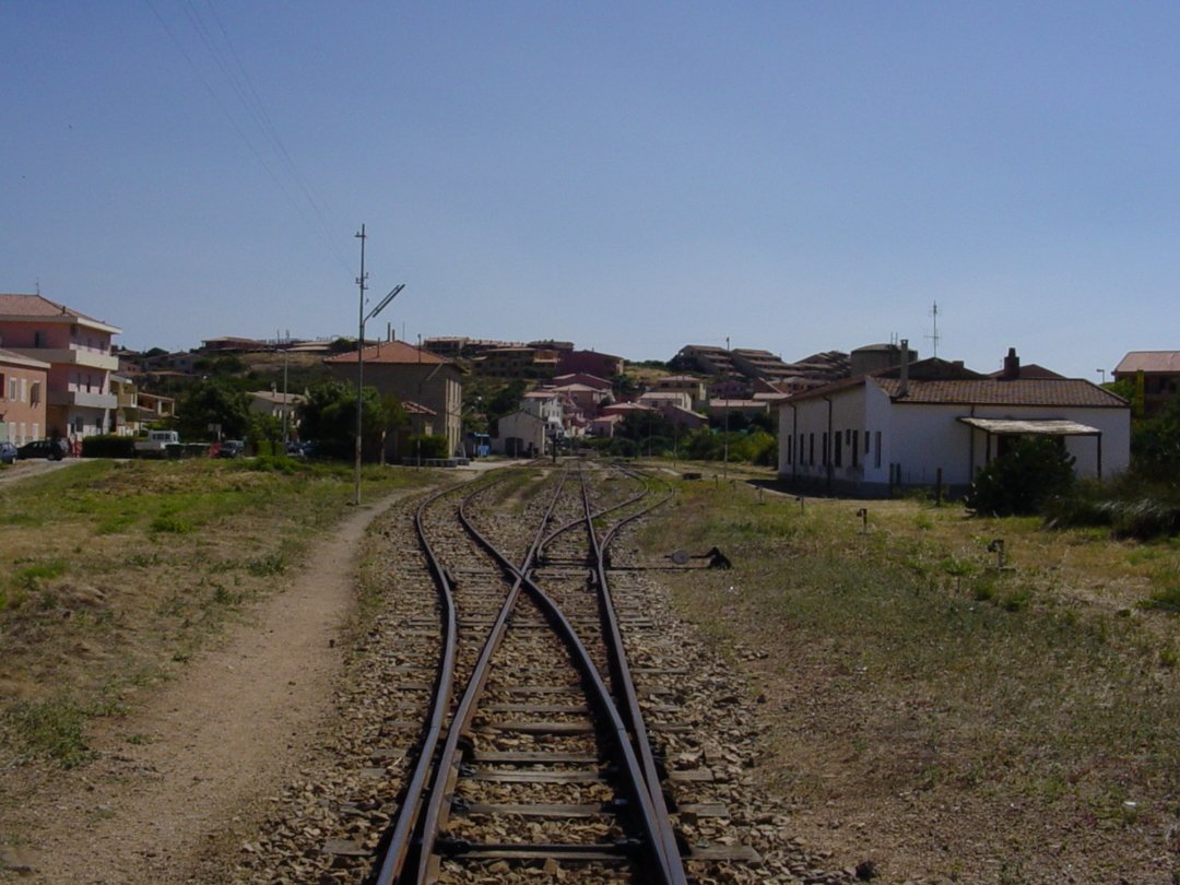 Palau Station, Viewing East