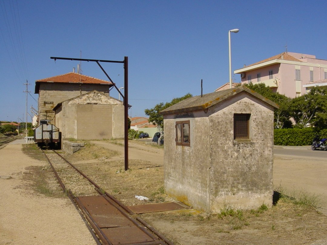 Palau Station, Scale and Loading Platform