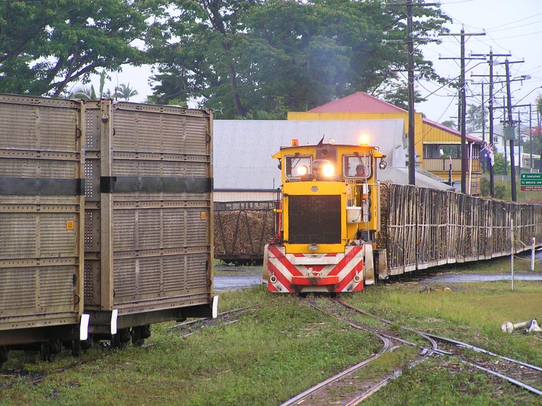 #25 approaching Sth Johnstone Mill from the North side. Sep-07.