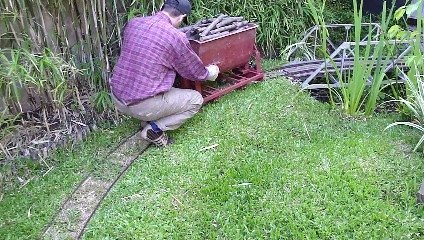 Tipping wagon with logs