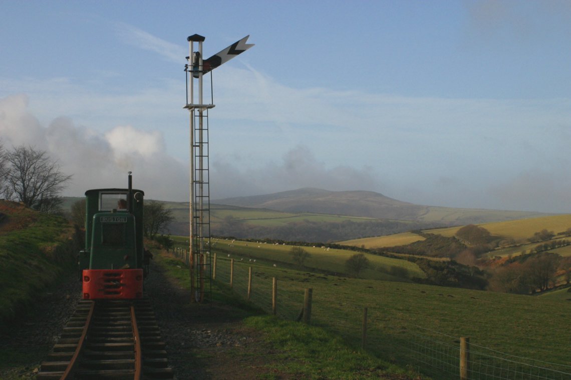 Snapper approaching Woody Bay station on a works train