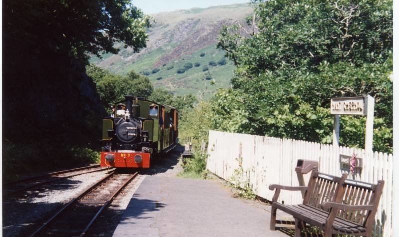 Tom Rolt arrives Nant Gwernol