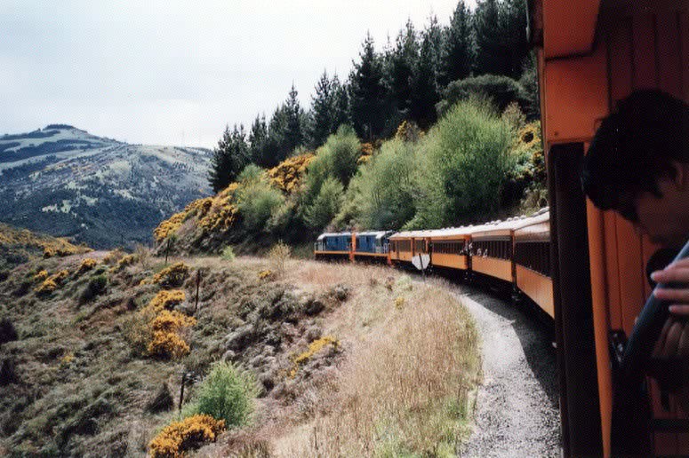 Train entering Taieri Gorge