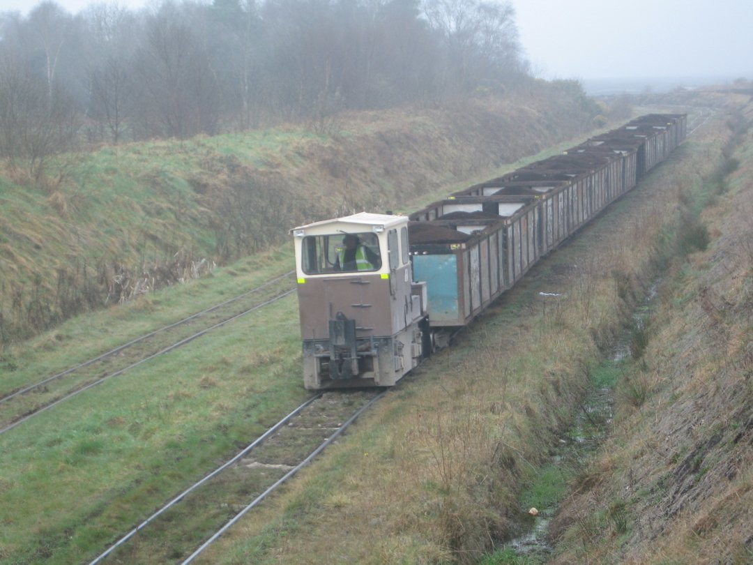 4wDH loco on a peat train