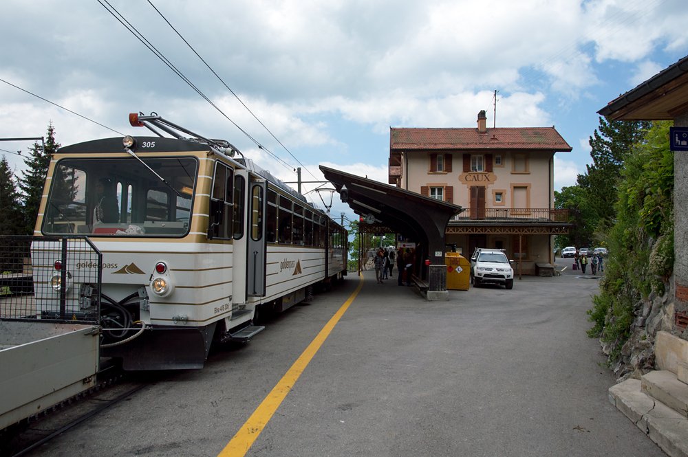 Bhe 4/8 railcar At Caux