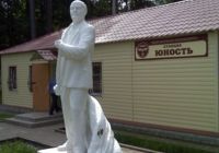 Lenin at Yunost