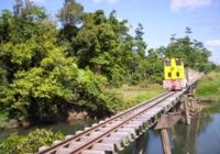 #18 crosses the recently overhauled bridge over Liverpool Creek, Cowley. Oct-07.